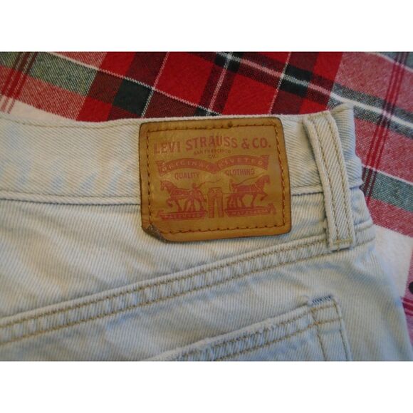 Levis denim cut off shorts light wash size 28 button fly - Picture 4 of 7